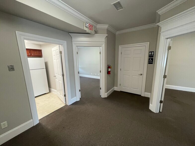 More Photos Of 2719 Graves Dr, Goldsboro Office For Lease