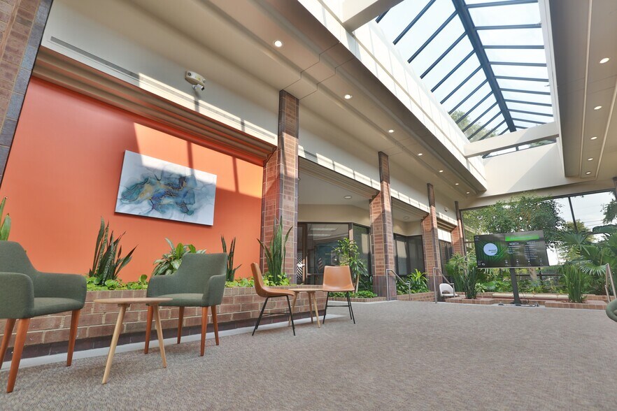 More Photos Of 11492 Bluegrass Pky, Louisville Office For Lease