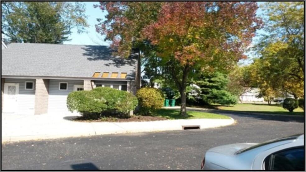 More Photos Of 445 White Horse Ave, Hamilton Office For Sale