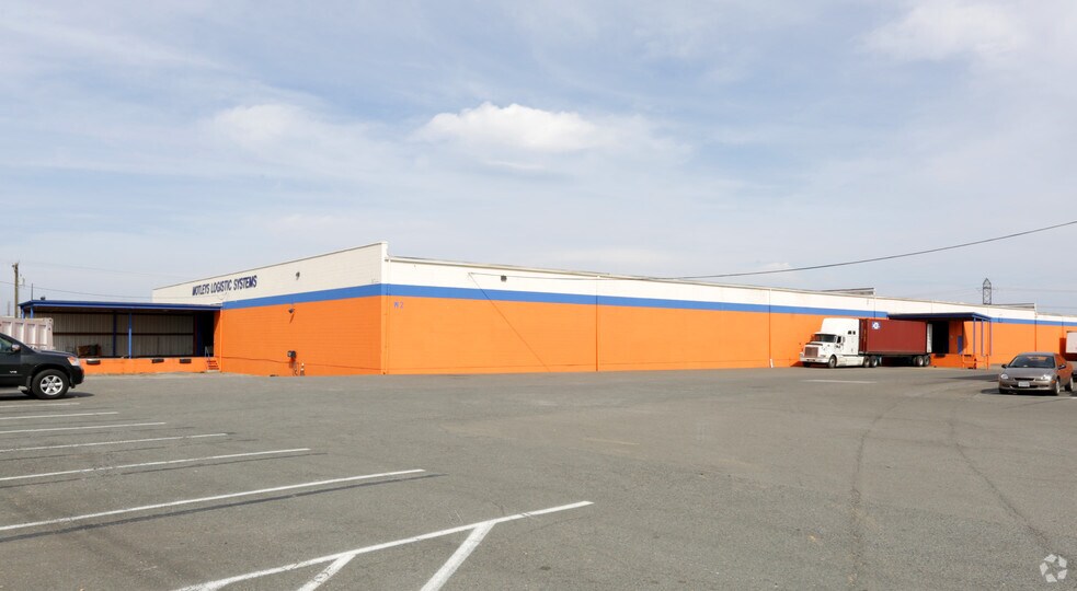 More Photos Of 2700 Deepwater Terminal Rd, Richmond Warehouse For Lease