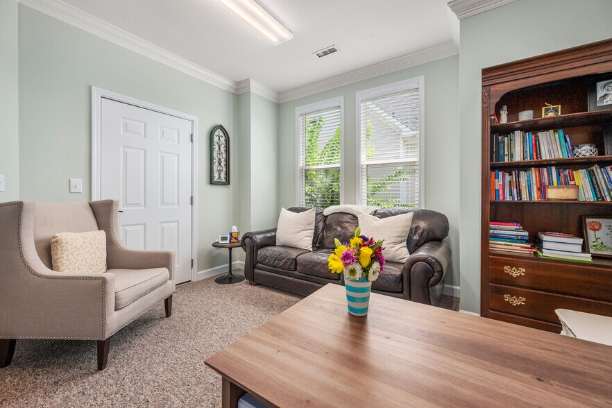 More Photos Of 705-711 Peninsula Dr, Davidson Office For Sale