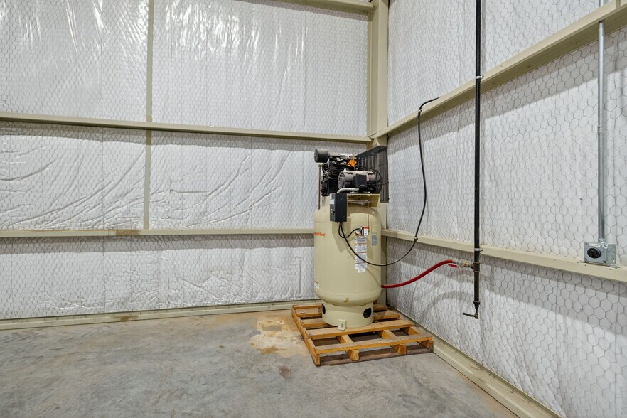 More Photos Of 16680 W Basin St, Odessa Warehouse For Sale