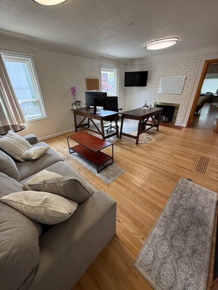 More Photos Of 4245 SW 109th Ave, Beaverton Office For Lease