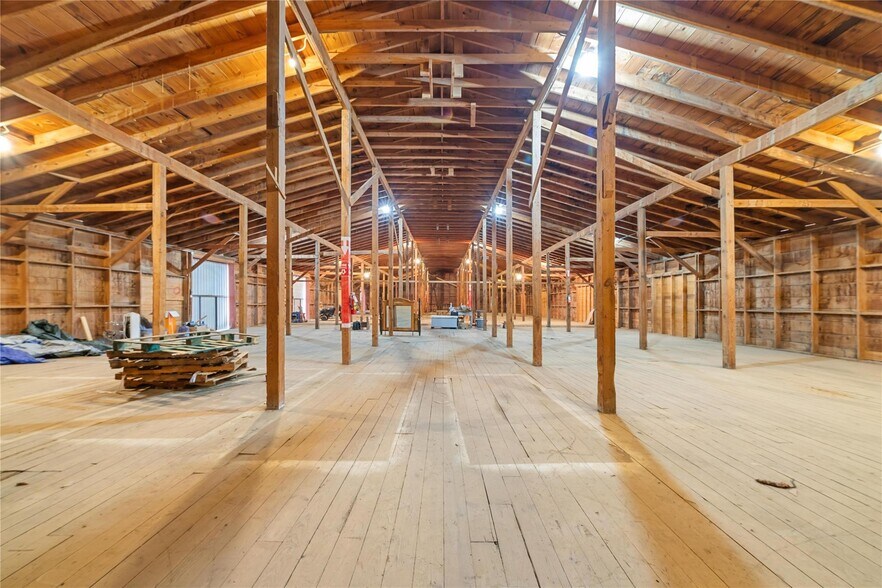 More Photos Of 1403 Blake Dr, Brownwood Warehouse For Sale