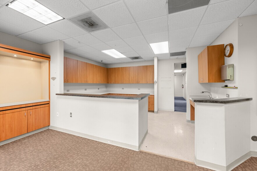 More Photos Of 13414 Medical Complex Dr, Tomball Medical For Sale