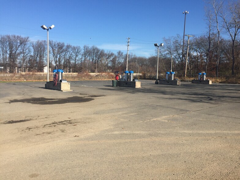 More Photos Of 2501 Portage Mall, Portage Carwash For Sale