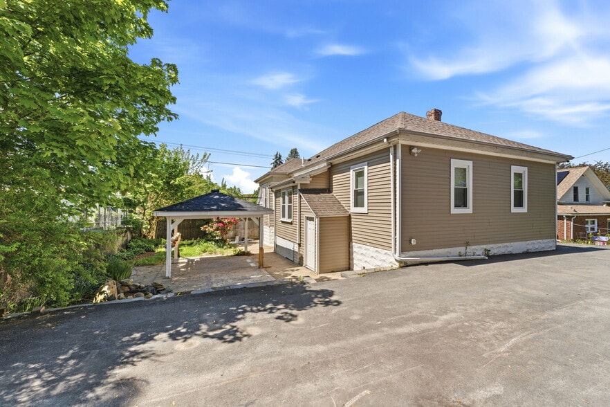 More Photos Of 1452 Plainfield Pike, Cranston Specialty For Sale