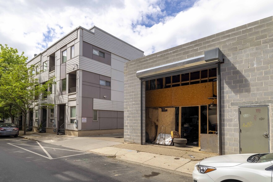 More Photos Of 2009-2011 E York St, Philadelphia Industrial For Sale