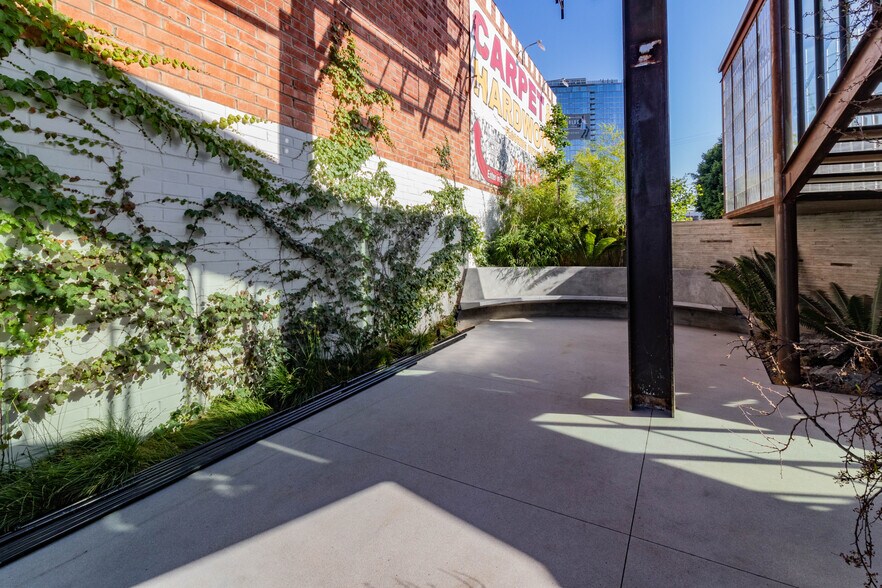 More Photos Of 3050 S La Cienega Blvd, Culver City Storefront Retail Office For Sale