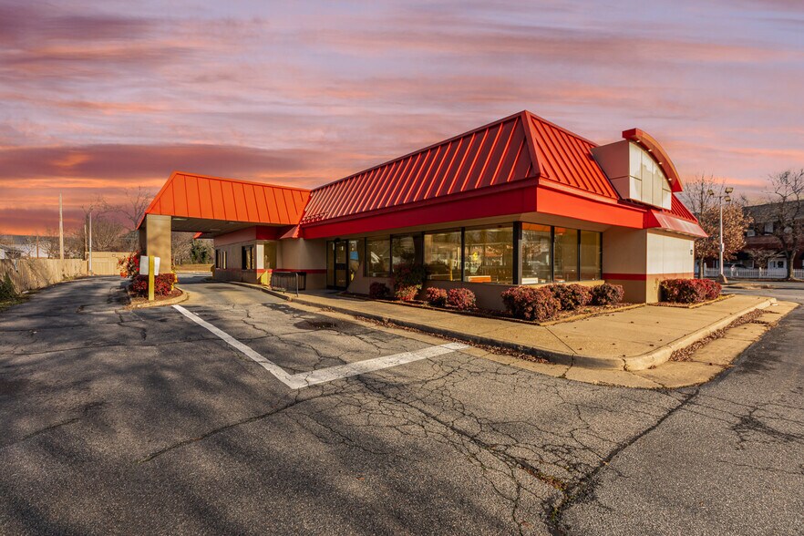 Primary Photo Of 1700 Princess Anne St, Fredericksburg General Retail For Sale