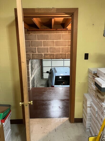 More Photos Of 211 W 1st St, Dixon General Retail For Sale