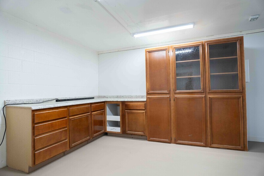 More Photos Of 410 Vista Village Dr, Vista Freestanding For Lease