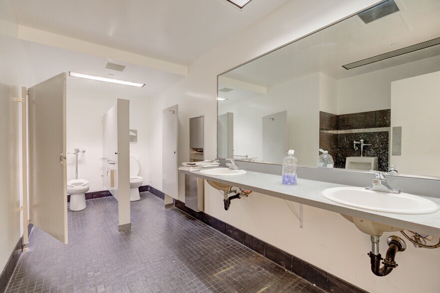 More Photos Of 3440 W Carson St, Torrance Loft Creative Space For Sale