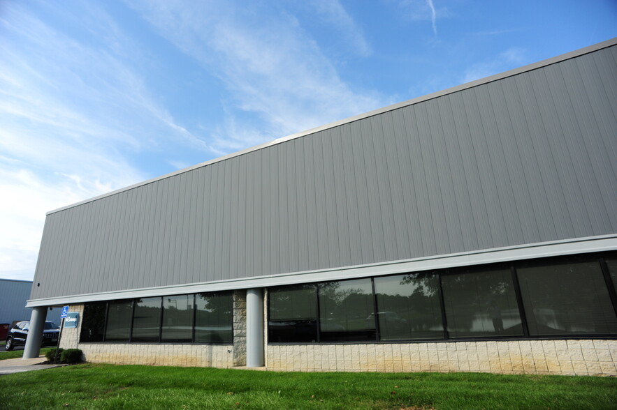 Primary Photo Of 530 Lakeview Plaza Blvd, Worthington Warehouse For Lease