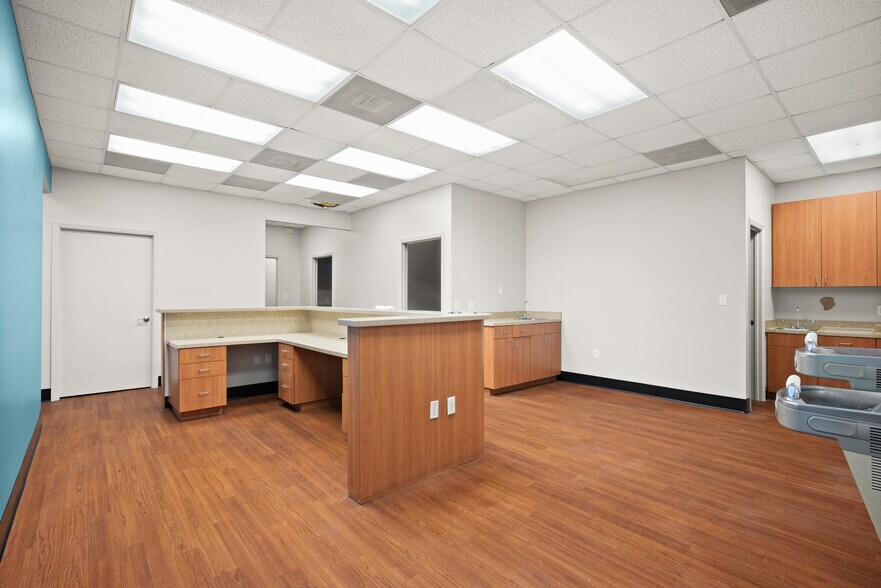 More Photos Of 13540 Walsingham Rd, Largo Medical For Sale