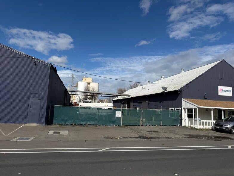 More Photos Of 1107-1111 Gibson Rd, Woodland Warehouse For Sale