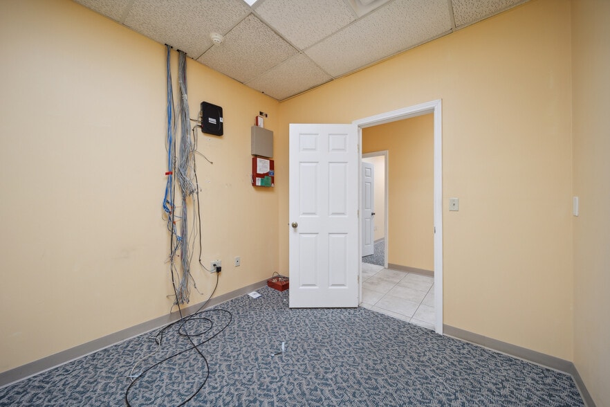 More Photos Of 710 S Adams St, Sapulpa Distribution For Sale