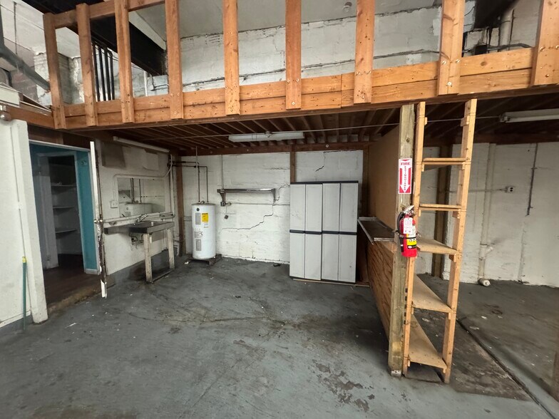 More Photos Of 75th Street, North Bergen Warehouse For Lease