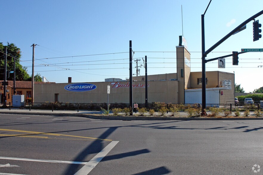 More Photos Of 8440 N Interstate Ave, Portland Freestanding For Lease