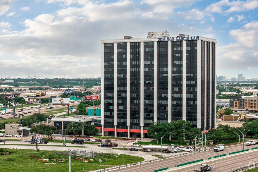 More Photos Of 1111 W Mockingbird Ln, Dallas Office For Lease