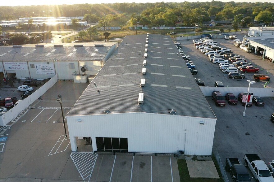 More Photos Of 8245 North Fwy, Houston Unknown For Lease