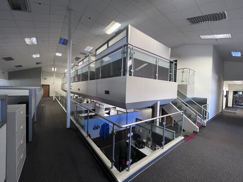 More Photos Of 9223 Deering Ave, Chatsworth Warehouse For Sale