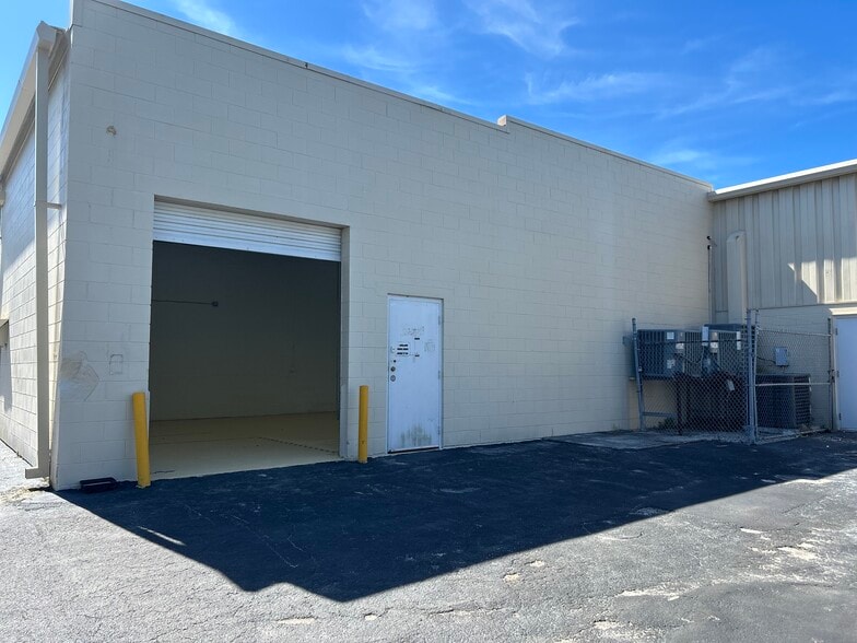 More Photos Of 7400 US Highway 19, New Port Richey Storefront For Lease