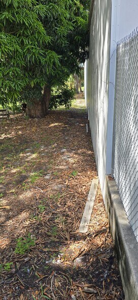 More Photos Of 1141 Pierce St, Clearwater Warehouse For Sale