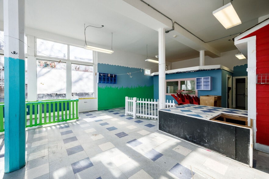 More Photos Of 300 W Clay St, Richmond Storefront Retail Residential For Lease