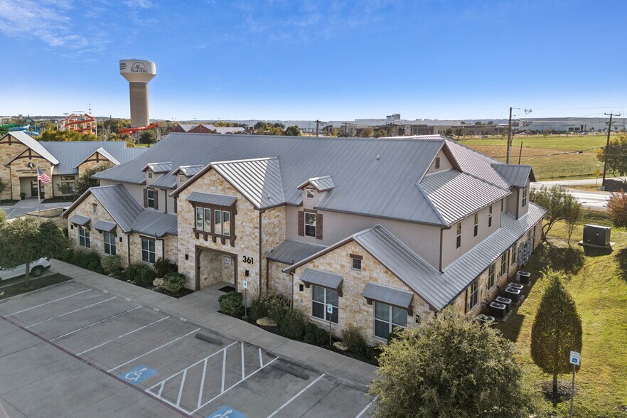 More Photos Of 361 W Byron Nelson Blvd, Roanoke Office For Sale