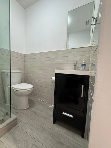 More Photos Of 7555-7575 W 2nd Ct, Hialeah Warehouse For Sale