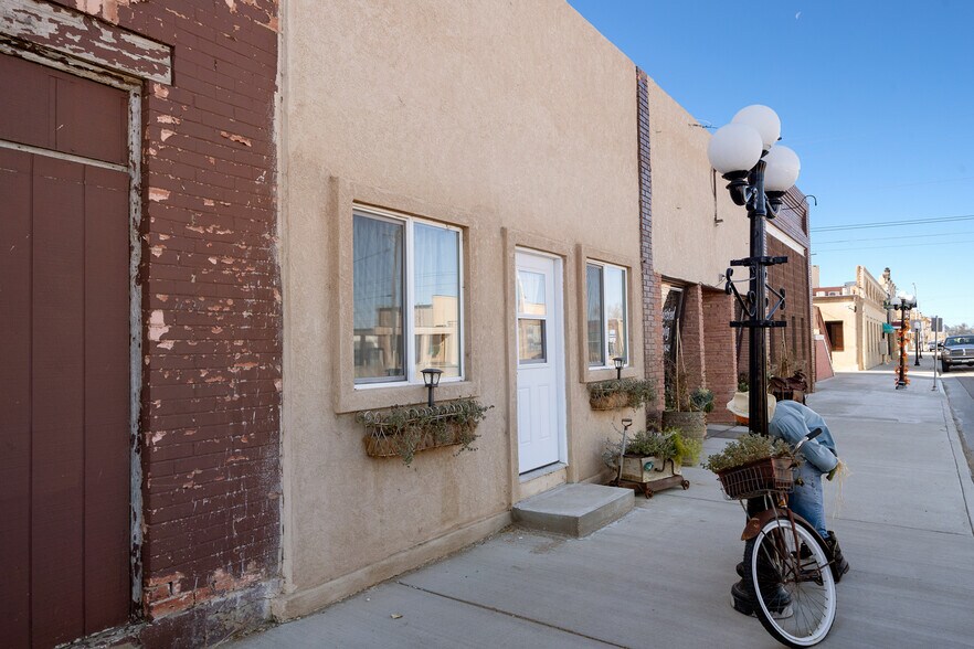 More Photos Of 122 E Cranston Ave, Fowler Flex For Sale