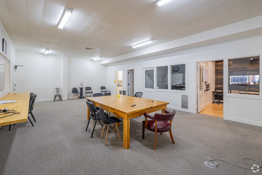 More Photos Of 124 NW 8th St, Oklahoma City Showroom For Sale