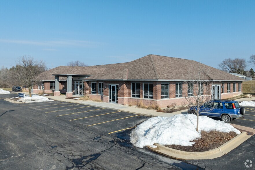 More Photos Of 385 Millennium Dr, Crystal Lake Office For Sale