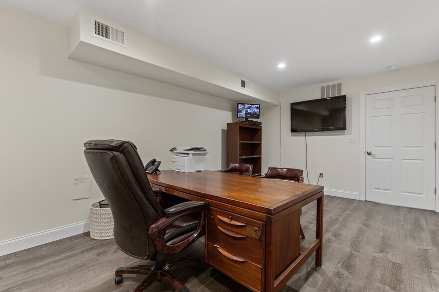 More Photos Of 593 Ramapo Valley Rd, Oakland Medical For Lease