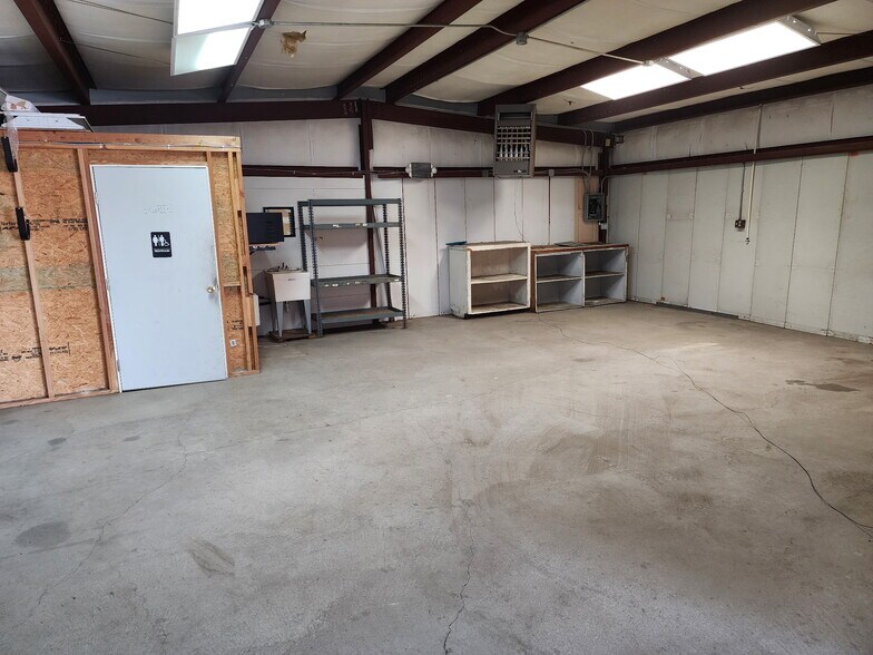 More Photos Of 2307 SW I Ave, Lawton Warehouse For Sale