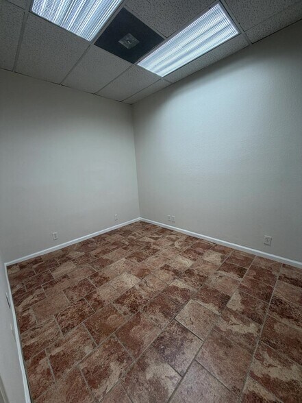 More Photos Of 501-509 W Foothill Blvd, Monrovia Office For Lease