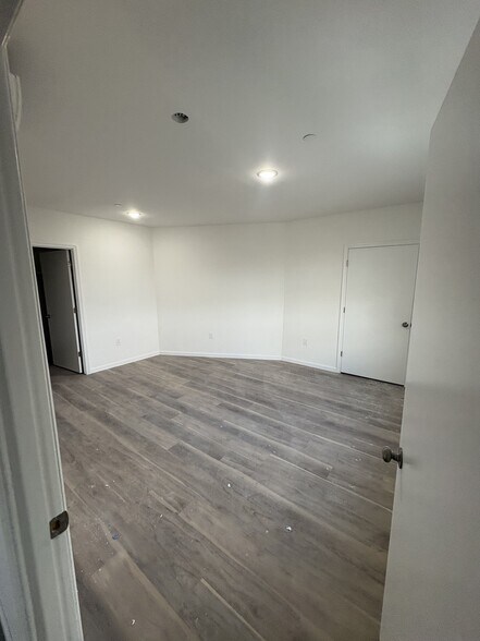 More Photos Of 722 Saint Lawrence Ave, Bronx Apartments For Sale