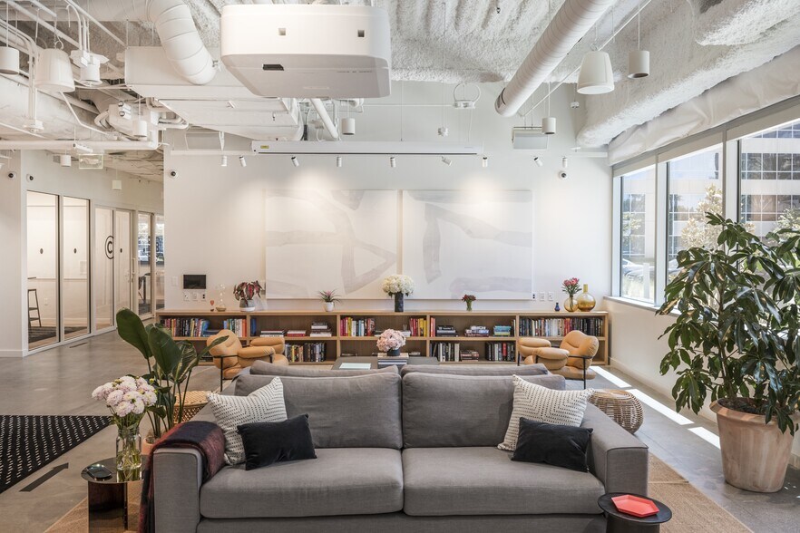 More Photos Of 21255 Burbank Blvd, Woodland Hills Coworking Space