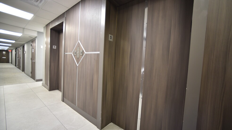 More Photos Of 2131 Hollywood Blvd, Hollywood Office Residential For Lease