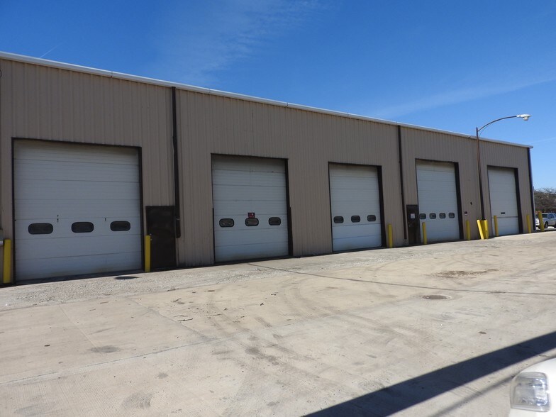 More Photos Of 310 W 162nd St, South Holland Manufacturing For Lease