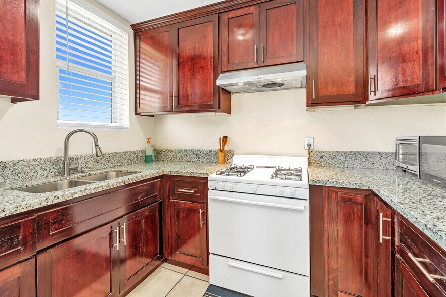 More Photos Of 5915 Weedpatch Hwy, Bakersfield Apartments For Sale
