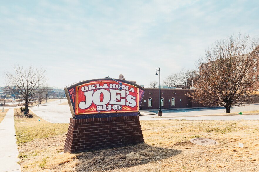 More Photos Of 333 W Albany St, Broken Arrow Restaurant For Sale