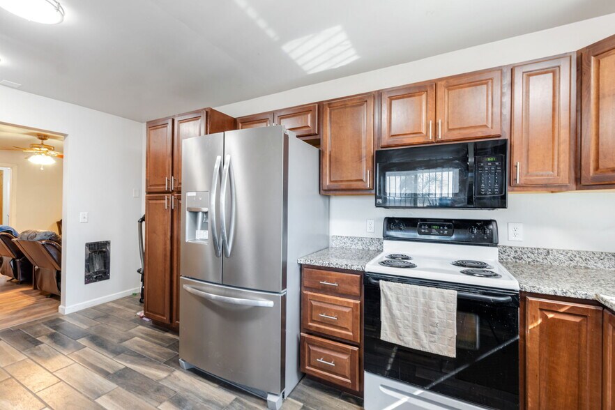 More Photos Of 23259 Avenue 64 Ave, Ducor Warehouse For Sale