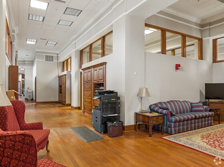 More Photos Of 931 Noble St, Anniston Office For Sale