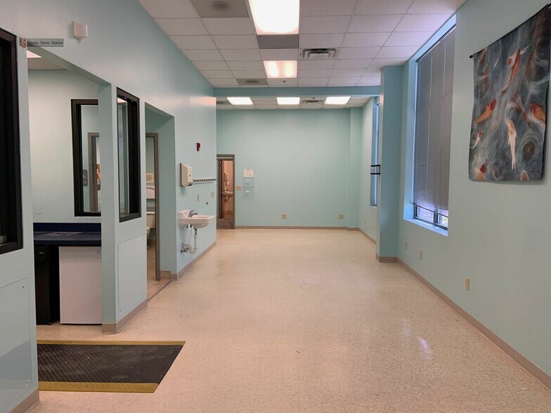 More Photos Of 509 Olde Waterford Way, Leland Office For Lease