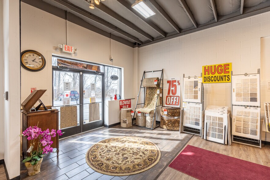 More Photos Of 5920-5924 Steubenville Pike, McKees Rocks Storefront For Lease