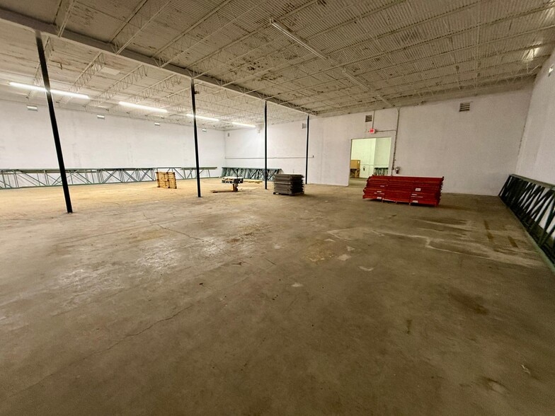 More Photos Of 6236 Miramar Pky, Miramar Showroom For Lease