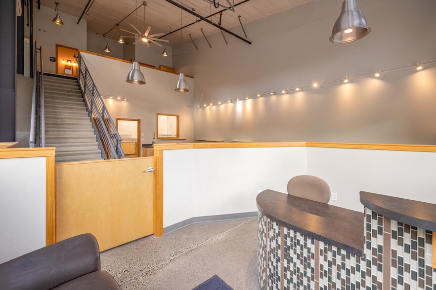 More Photos Of 909 Squalicum Way, Bellingham Flex For Sale