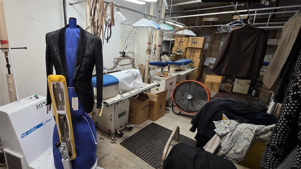 More Photos Of 15254-15260 Middlebelt Rd, Livonia Freestanding For Sale